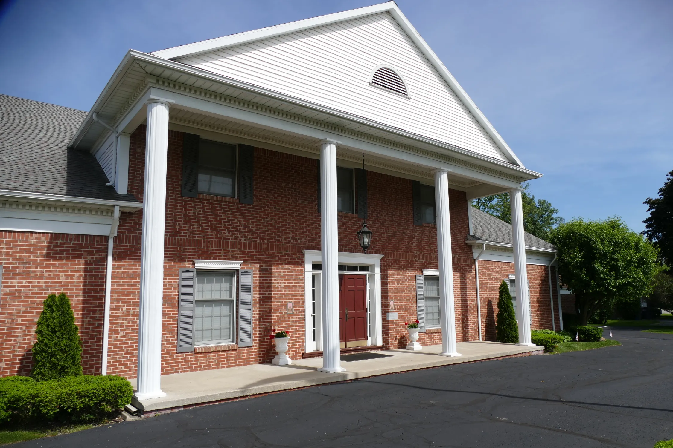 The exterior of Thomas I. Wisniewski Funeral Home in Toledo, Ohio